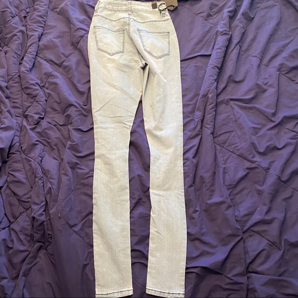 Distressed jeans - Picture 3 of 3